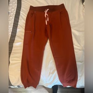 Figs Zamora Jogger Auburn - Medium Petite- never worn wrong size